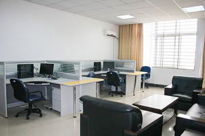 3-305A職業生涯規劃實驗室 計算機軟件及輔助設備賦能學生職業發展